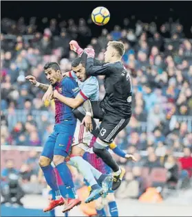  ?? FOTO: MORATA ?? Paulinho ya sabe lo que cuesta escapar de la presión del Celta 2-2 en Liga en casa