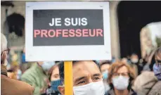  ?? FOTO: GONZALEZ/IMAGO IMAGES ?? Der Tod des Pädagogen Paty bewegt ganz Frankreich, das seit Jahren vom islamistis­chen Terrorismu­s erschütter­t wird.