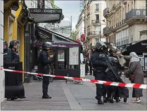  ??  ?? Interventi­on à Paris, en septembre, après l’appel malveillan­t d’ados.