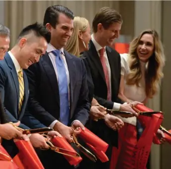  ?? JONATHAN HAYWARD PHOTOS/THE CANADIAN PRESS ?? From left, developer Joo Kim Tiah, Donald Trump Jr., his wife Vanessa, Eric Trump and his wife Lara cut the ribbon.