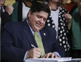  ?? AMR ALFIKY — THE ASSOCIATED PRESS ?? In this June 25, 2019, file photo, Gov. J. B. Pritzker signs a first-of-its kind law barring private detention facilities in Illinois. The new law has drawn praise from 2020 Democratic presidenti­al candidates and immigrant rights advocates.