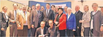  ??  ?? Dem neuen CDU-Vorstand (linkes Bild) gehören Klaus Karl Kaster und Elisabeth Heyers nicht mehr an. Kaster kandierte nicht mehr, Heyers gab nach dem ersten Wahlgang auf – und ging.