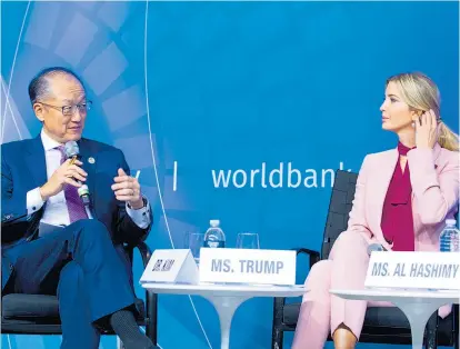  ??  ?? Ivanka Trump ist oft Gast bei Weltbank-Debatten. Die Nähe zur Tochter von Donald Trump nützt Weltbank-Chef Jim Yong Kim wenig. Die USA blockieren eine Aufstockun­g der Mittel für die Institutio­n.