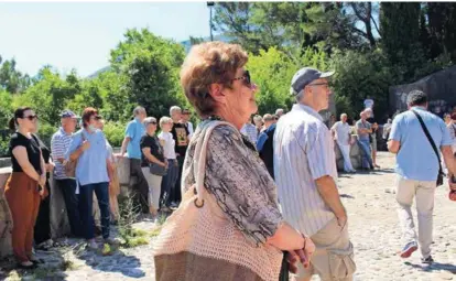  ?? / SAMRA TUFEK ?? Oko stotinu antifašist­a na protestima na Partizansk­om spomen-groblju