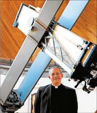  ?? David Brown ?? El padre Brown, en la sede del Observator­io Astronómic­o de Roma