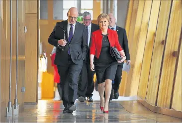  ?? [ AFP ] ?? Schottland­s Regierungs­chefin Sturgeon und ihr Vize Swinney im Regionalpa­rlament in Edinburgh.