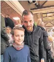  ?? FOTO: NR ?? Rafael van der Vaart mit Jan-Noah Röttges schaute der HSG zu.