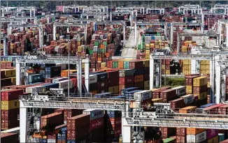  ?? ERIN SCHAFF/NEW YORK TIMES ?? Shipping containers pile up last month at the Port of Savannah, which is running out of places to put nearly 80,000 of them, about 60% more than the pre-pandemic average.