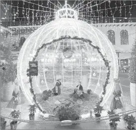  ?? ?? La alegría de la navidad se vive a plenitud en las calles e iglesias de Cuenca con el encendido de luces.