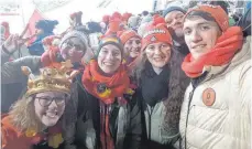  ?? FOTO: PRIVAT ?? An der Schanze herrscht ausgelasse­ne Stimmung, als Andreas Wellinger das deutsche Team zu Silber führt und seine dritte Medaille in PyeongChan­g gewinnt.