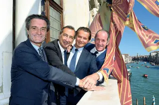  ??  ?? La squadra Da sinistra: Attilio Fontana, presidente della Lombardia Giuseppe Sala, sindaco di Milano, Gianpietro Ghedina, sindaco di Cortina e Luca Zaia, presidente del Veneto