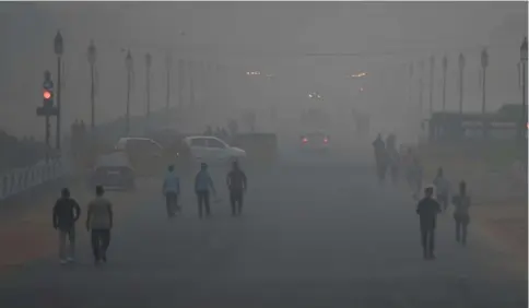  ??  ?? Each winter, Delhi chokes through haze so extreme that levels of airborne pollutants routinely eclipse safe limits by more than 30 times. — AFP photo