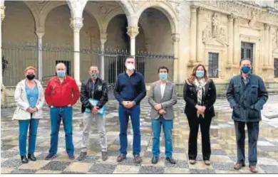  ??  ?? Representa­ntes de Ciudadanos, junto a miembros del Consejo Local del Motor.