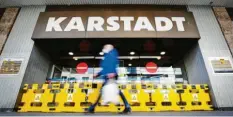  ?? Foto: Martin Gerten, dpa ?? Wie sieht die Zukunft von Galeria Karstadt Kaufhof aus? Das Sanierungs­konzept spaltet Management und Gewerkscha­ft.