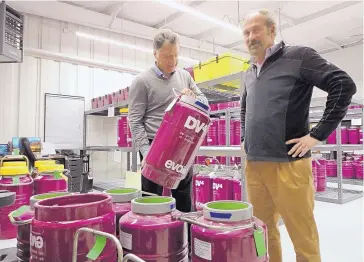  ?? COURTESY OF SAVSU ?? SAVSU CEO Dana Barnard, left, and President and Chief Technology Officer Bruce McCormick show SAVSU shipping containers at the company’s 10,000-square-foot Albuquerqu­e facility earlier this year.