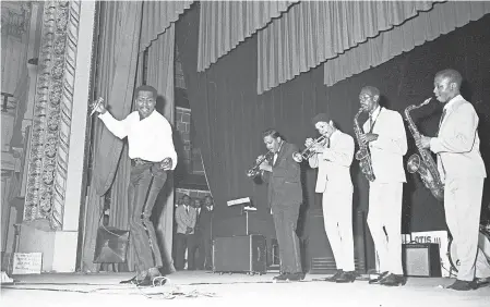  ?? ALABAMA DEPARTMENT OF ARCHIVES AND HISTORY ?? Otis Redding performs at the Montgomery City Auditorium in Alabama.