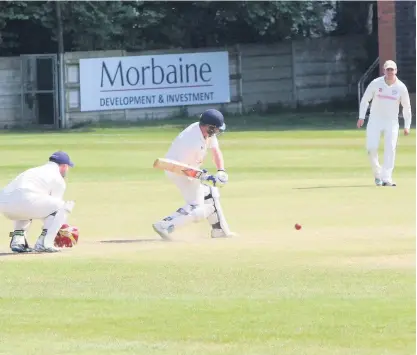  ??  ?? Matt Burns held the innings together as much as possible for Widnes in their semi-final at Cheadle