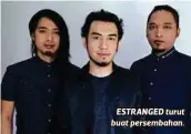  ??  ?? ESTRANGED turut buat persembaha­n.