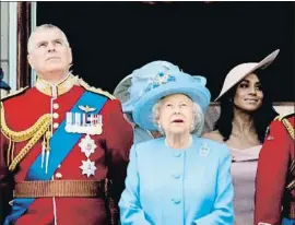  ?? GTRES ?? Isabel II con el príncipe Andrés y Meghan, duquesa de Sussex