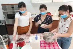  ??  ?? LADIES IN THE KITCHEN Amid school closures, canceled trips, and uncertaint­y, these sisters head to the kitchen and bake