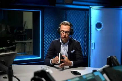  ?? FOTO: ANTTI AIMO-KOIVISTO/LEHTIKUVA ?? Alexander Stubb berättade till Radio Suomis lyssnare varför Finland väntar med att erkänna Palestina.