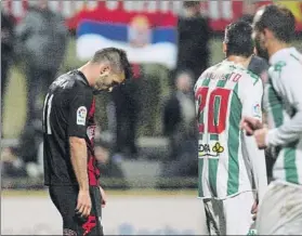  ?? FOTO: V. LLURBA ?? El rojinegro Fran Carbia, durante el partido Reus-Córdoba de la pasada temporada