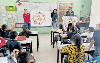  ?? SOFY RAMÍREZ ?? Brinda Seguridad
Pública pláticas a jóvenes en escuelas