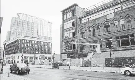  ?? PHOTOS BY SCOTT GARDNER THE HAMILTON SPECTATOR ?? The City has released its downtown secondary plan, a blueprint for the types of developmen­t allowed through to 2031. Above is the view looking north along James Street North, at King William Street, showing a new tower beside the Lister Block.