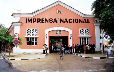  ?? DR ?? A Imprensa Nacional passa agora a dispor de novas responsabi­lidades, incluindo a impressão de manuais escolares