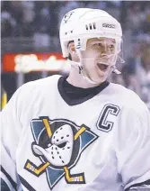  ??  ?? Paul Kariya