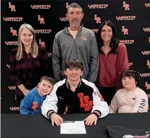  ?? Chris base ?? Surrounded by his family, Lafayette’s Zain Smith signed his letter of intent to play baseball at NCAA Division II Erskine College this past Thursday. Among those on hand for the ceremony were Jessica and Nate Smith, along with Zoey, Zeke and Zylis Smith.