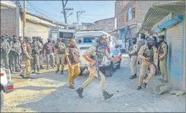  ?? PTI ?? Security personnel take up position during an encounter with militants in Srinagar on Thursday.