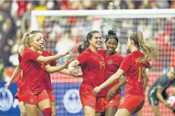  ?? ?? Élite. Canadá es la selección número 10 en el fútbol femenino mundial y actual campeona olímpica.