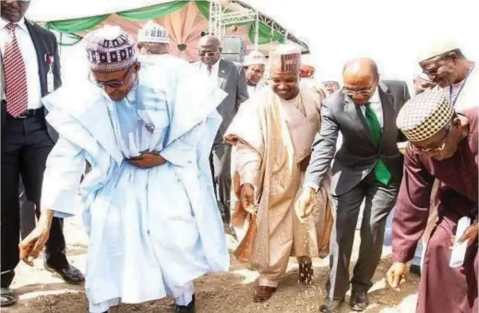  ??  ?? L-R: President Buhari, Kebbi State Governor, Abubakar Bagudu, CBN Governor, Mr. Godwin Emefiele and Minister of Agricultur­e and Rural Developmen­t, Chief Audu Ogbeh, during the flag off of dry season farming in Kebbi in 2016