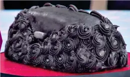  ??  ?? Stacey’s clutch bag cake: Both Prue and Paul hated it AND HERE’S A FEW FLOPS