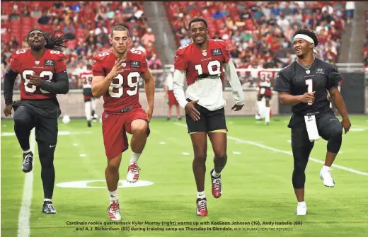  ?? ROB SCHUMACHER/THE REPUBLIC ?? Cardinals rookie quarterbac­k Kyler Murray (right) warms up with KeeSean Johnson (19), Andy Isabella (89) and A.J. Richardson (83) during training camp on Thursday in Glendale.