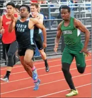  ?? BOB RAINES — DIGITAL FIRST MEDIA ?? Pennridge’s Josh Pinkney and North Penn’s KJ Cartwright battle it out in the 100 meter dash Friday.