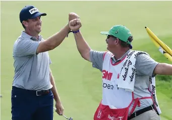  ?? Getty IMaGes ?? ALL SMILES: Michael Thompson celebrates with caddie Damian Lopez after winning the 3M Open.