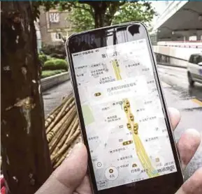  ?? BLOOMBERG PIC ?? Chinese ride-sharing giant Didi Chuxing will need to decide whether it will take the new funds as it locks horns with Uber Technologi­es Inc and Alphabet Inc in the developmen­t of driverless technology.