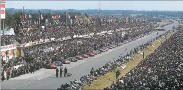  ??  ?? Salida de unas 24 Horas de Le Mans, una prueba histórica que reúne 250.000 espectador­es en La Sarthe.