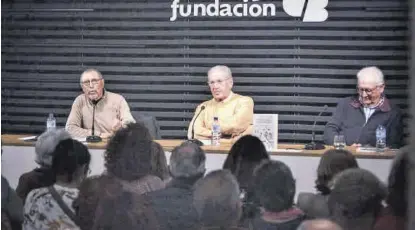  ?? SANTI GARCÍA ?? Antonio Castro, Emilio Vázquez y Álvaro Meléndez, quien presentó ayer el libro en la Fundación CB.