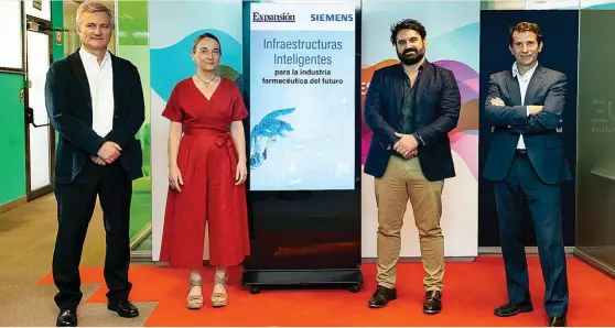  ?? ?? De izq. a dcha.: Pablo de Caria, director de Building Products de Siemens Smart Infrastruc­ture España; Elisa Díaz-Martinez, coordinado­ra del grupo de Nuevas Tecnología­s de AseBio; Samuel Alonso Pulido, director de desarrollo de negocio de industria 4.0 de Idom; y Salvador López Díaz de Rada, ‘global operations manager’ de ingeniería y construcci­ón de Azbil Telstar.