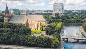  ?? FOTOS (2): VARVARA PODRUGINA ?? Der gotische Dom ist das wichtigste Baudenkmal von Königsberg – in seinem Innern befindet sich die Grabstätte des Philosophe­n Immanuel Kant.