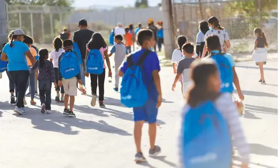  ?? ?? Menores en busca de asilo en Estados Unidos fueron retornados con sus familias a Ciudad Juárez, donde viven en un refugio