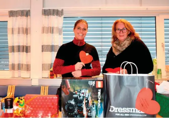  ?? FOTO: BAARD LARSEN ?? VARME HJERTER: Rubi Seim Amodei og Karin Haugnes engasjerer seg for å hjelpe i en tid der stadig flere sliter.