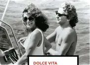  ??  ?? DOLCE VITA Maurizio Raggio in motoscafo con la contessa Agusta nel 1994.