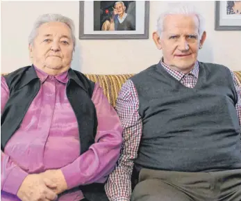  ?? FOTO: GÜNTER VOGEL ?? Brigitte und Roland Grüner aus Bachlangen sind seit 60 Jahren verheirate­t und feiern heute ihre diamantene Hochzeit.