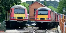  ?? Kevin Delaney ?? HST power car 43277 stands on the left at Arley on July 29, 2021, while 43251 stands in front of 43257/274/272 on the adjacent siding. All carry Virgin East Coast (later LNER and EMR) red colours, with the exception of 43274 which was re-liveried into EMR aubergine for its final few weeks in service.