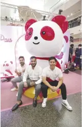  ?? ?? foodpanda executives posing with Pau Pau, the brand’s official mascot