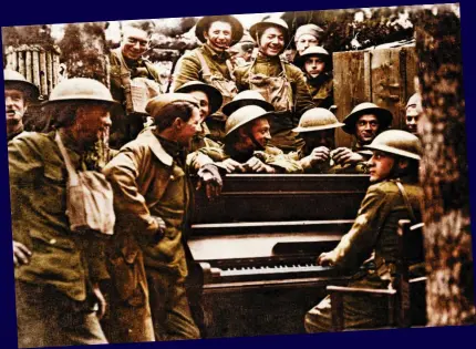  ??  ?? With the guns now silent, American doughboys enjoy a musical celebratio­n around the piano